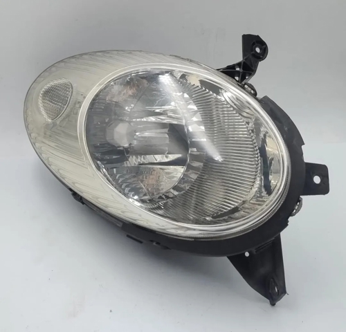 Reflektor prawy 26010AX700 NISSAN