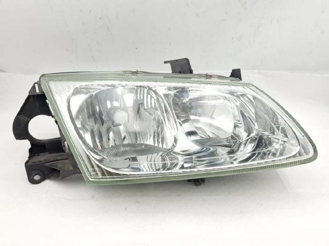 Reflektor prawy 26010BC50A NISSAN