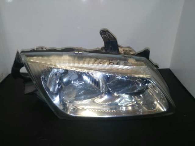 Reflektor prawy 26010BN011 NISSAN