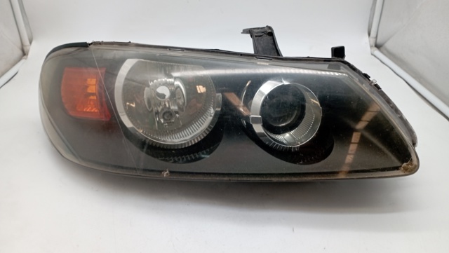 Reflektor prawy 26010BN665 NISSAN