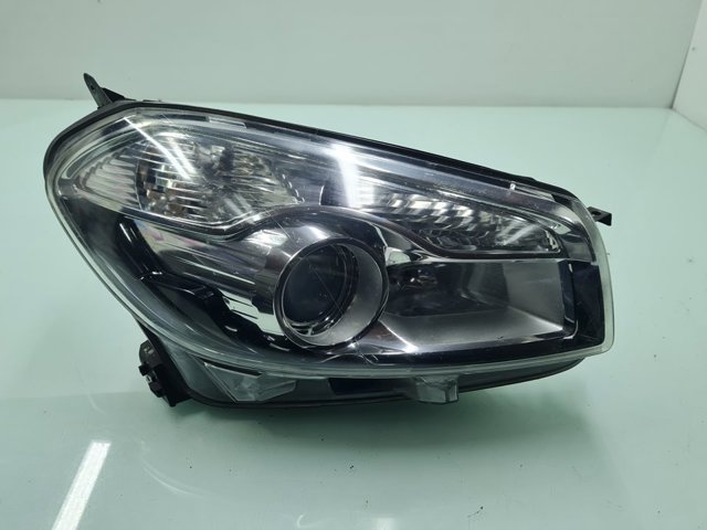 Reflektor prawy 26010BR00B NISSAN