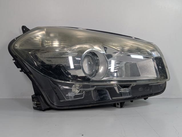 Reflektor prawy 26010BR00B NISSAN