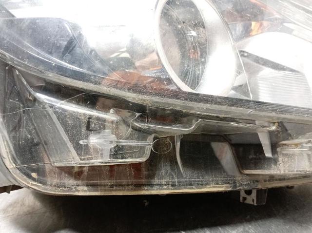 Reflektor prawy 26010BR02A NISSAN