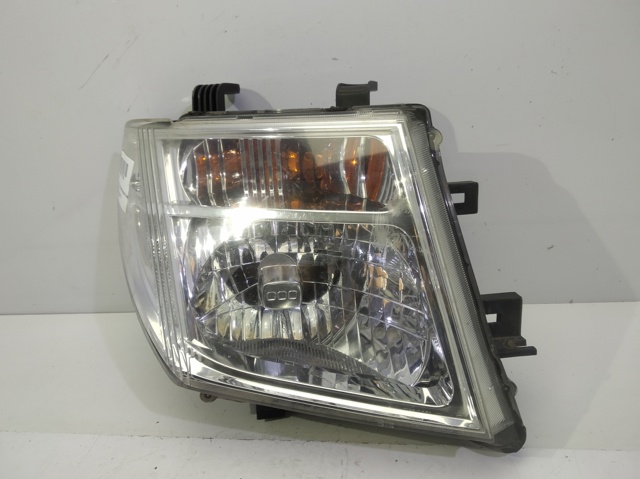 Reflektory Nissan Pathfinder