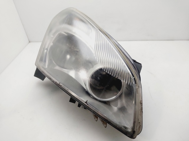 Reflektor prawy 26010JD90A NISSAN