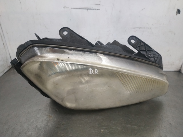 Reflektor prawy 26010JD90A NISSAN