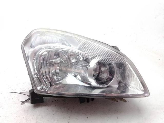 Reflektor prawy 26010JD90A NISSAN