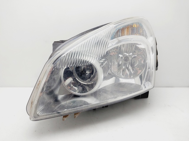 Reflektor prawy 26010JD90B NISSAN
