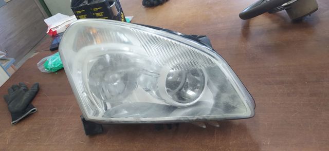 Reflektor prawy 26010JD91B NISSAN