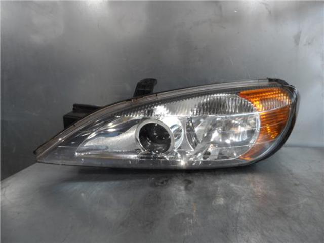 Reflektor lewy 260609F628 NISSAN