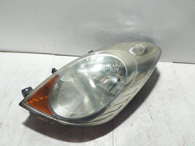 Reflektor lewy 260609U10A NISSAN