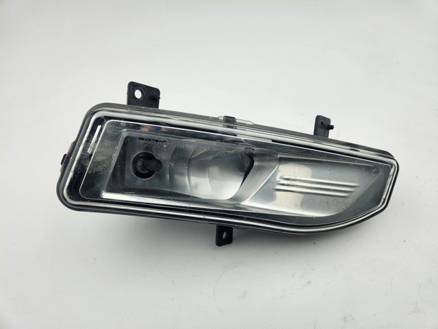 Lampa przeciwmgielna prawa 261508995A NISSAN