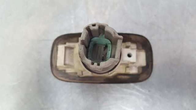 Powtarzacz kierunkowskazu na błotniku Nissan Almera 1 N15