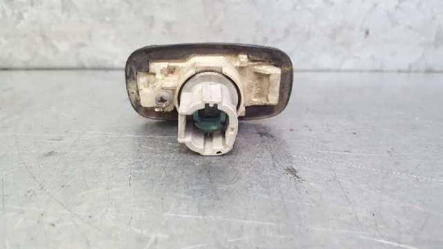 Powtarzacz kierunkowskazu na błotniku Nissan Almera 1 N15