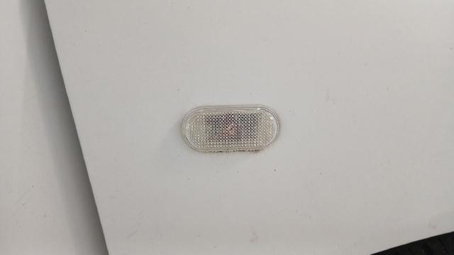 Powtarzacz kierunkowskazu na błotniku 26160AX001 NISSAN