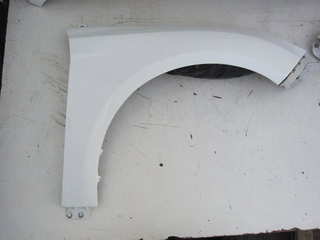 Błotnik przedni prawy Ford Focus 4 HP