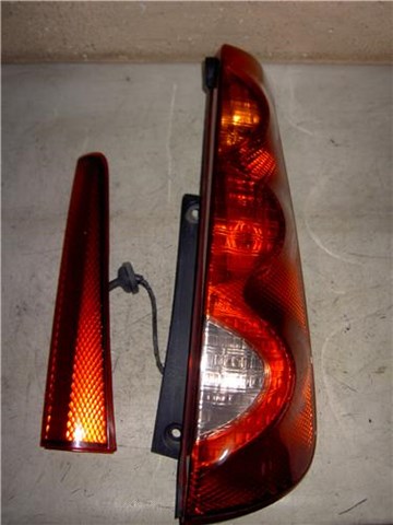 Lampa zespolona tylna prawa 265509U000 NISSAN