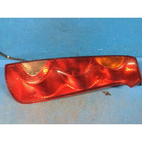 Lampa zespolona tylna prawa 265509U000 NISSAN