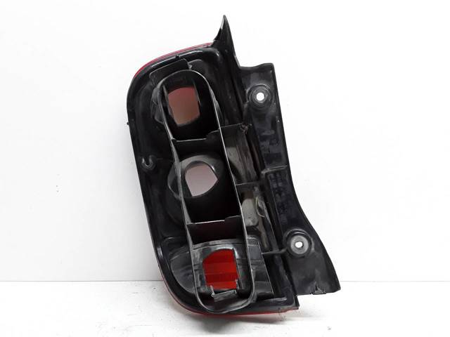 Lampa zespolona tylna prawa 26550AX720 NISSAN