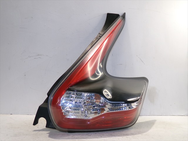 Lampa zespolona tylna prawa 26550BV80A NISSAN