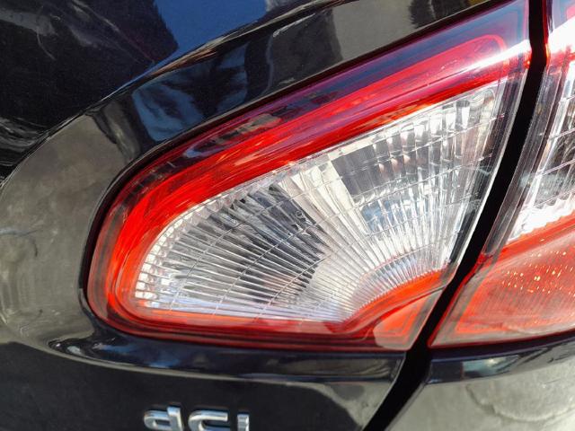 Lampa zespolona tylna prawa wewnętrzna 26554BR01A NISSAN