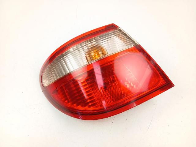 Lampa zespolona tylna lewa zewnętrzna 265555M528 NISSAN