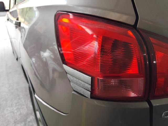 Lampa zespolona tylna lewa zewnętrzna 26555EY00A NISSAN