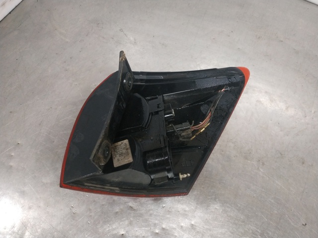 Lampa zespolona tylna lewa zewnętrzna 26555JD000 NISSAN