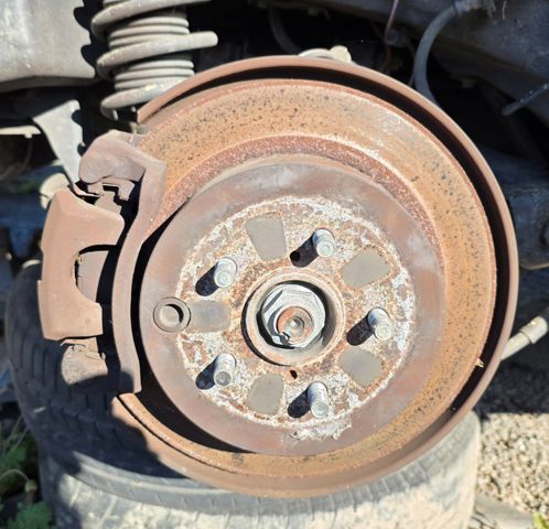 Zacisk hamulcowy tylny prawy 26692FJ000 SUBARU