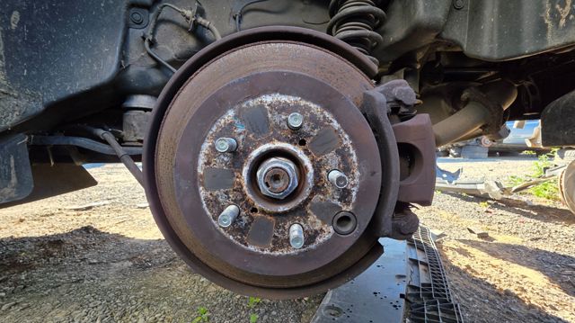 Zacisk hamulcowy tylny lewy 26692FJ010 SUBARU