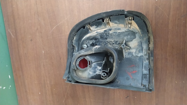 Lampa zespolona tylna lewa 268550X000 NISSAN