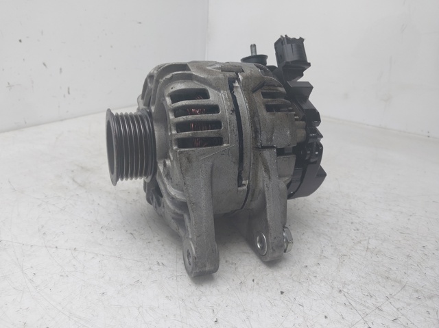 Alternator 270600D030 TOYOTA