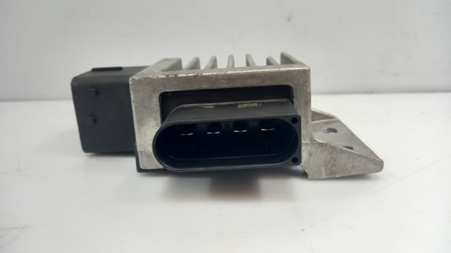 Przekaźnik świec żarowych 271203982R RENAULT