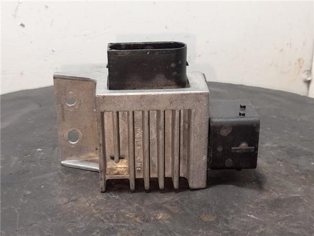 Przekaźnik świec żarowych 271203982R RENAULT