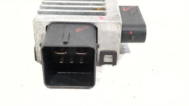 Przekaźnik świec żarowych 271203982R RENAULT