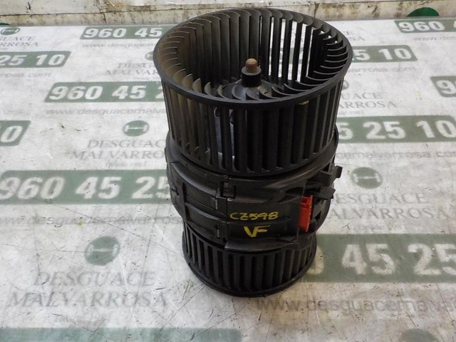 Silniczek wentylatora nagrzewnicy (ogrzewacza wnętrza) 272109961R RENAULT