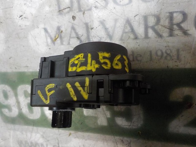 Silniczek klapy nagrzewnicy 277323754R RENAULT