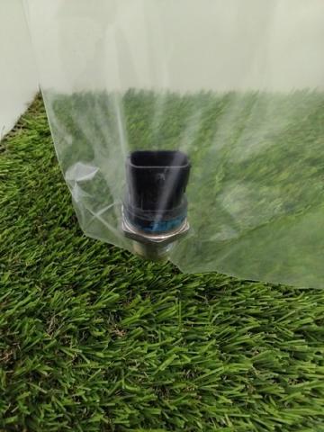 Czujnik ciśnienia paliwa 281002801 NISSAN