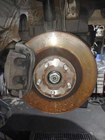 Czop (zwrotnica) przedni prawy 28313SC000 SUBARU