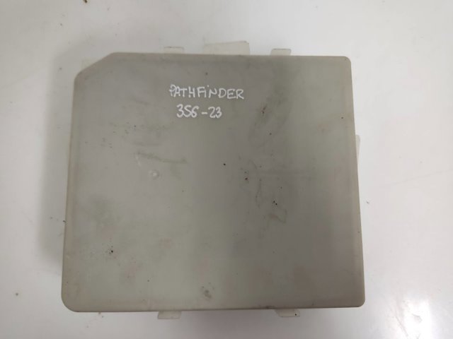 Skrzynka bezpieczników 284B6EB30C NISSAN