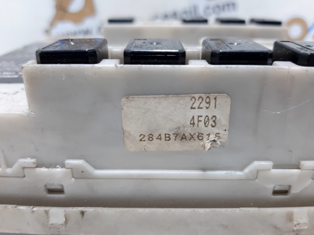 Skrzynka bezpieczników 284B7AX615 NISSAN