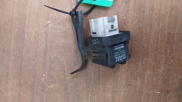 Przekaźnik świec żarowych Toyota Corolla R10