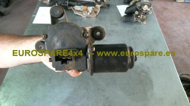 Silniczek wycieraczki szyby przedniej 28810VB000 NISSAN