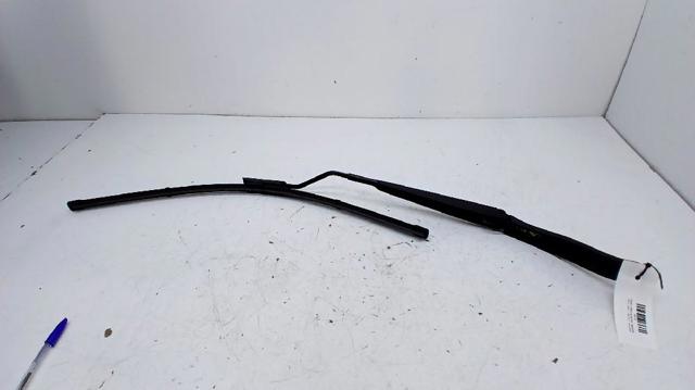 Ramię wycieraczki szyby przedniej 288810551R RENAULT