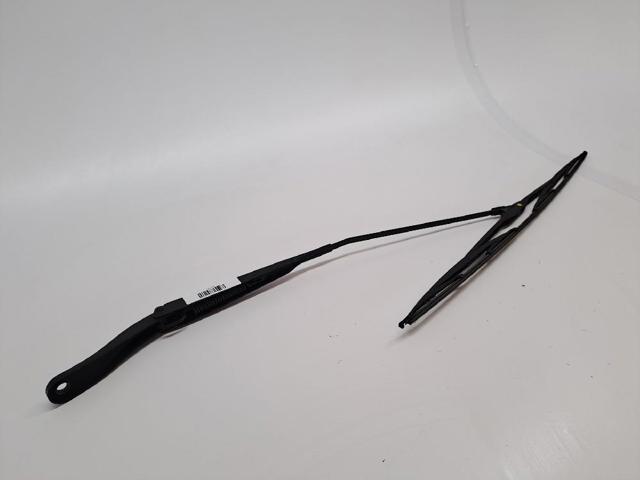 Ramię wycieraczki szyby przedniej 288815246R RENAULT