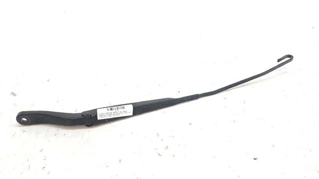 Ramię wycieraczki szyby przedniej 288815246R RENAULT