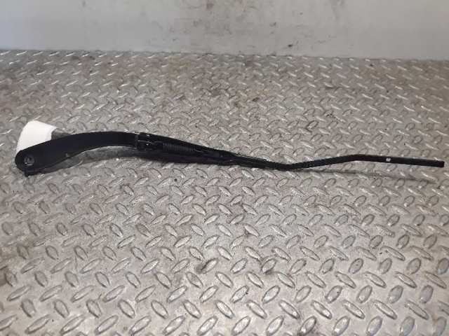 Ramię wycieraczki szyby przedniej Dacia Logan 2 L8_