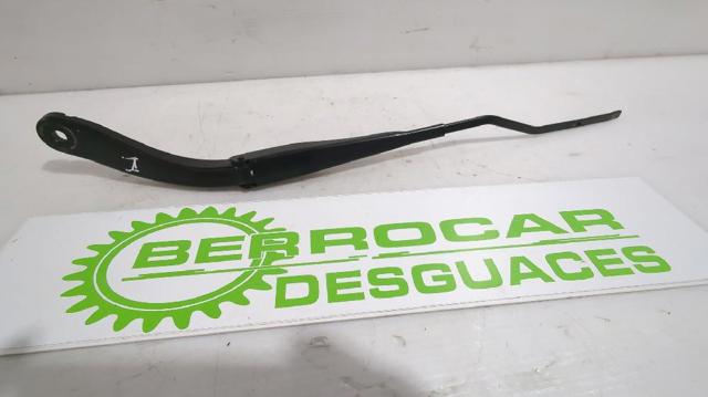 Ramię wycieraczki szyby przedniej Dacia Logan 2 L8_