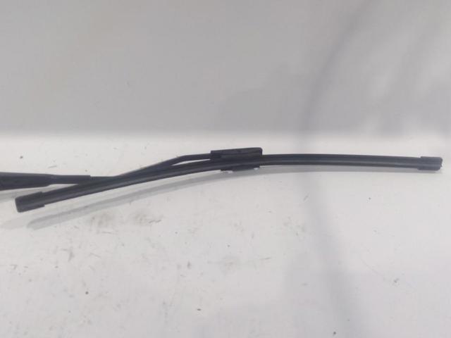 Ramię wycieraczki szyby przedniej Dacia Logan 2 L8_