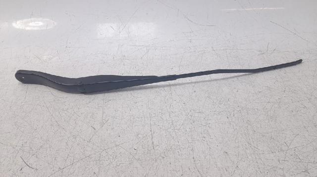 Ramię wycieraczki szyby przedniej Dacia Logan 2 L8_